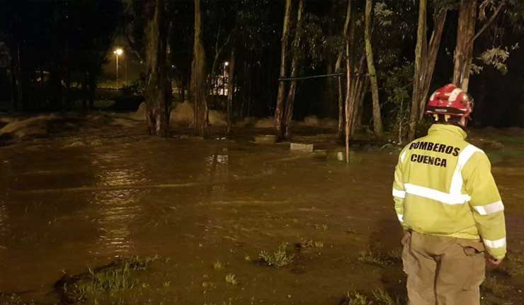 Desbordamiento de río Yanuncay causa inundaciones